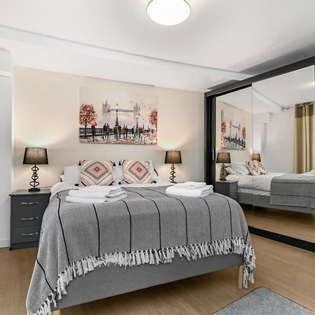 Modern 1 Bedroom Apartment In Woking Town Centre Екстер'єр фото