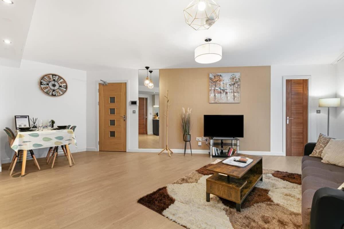 Modern 1 Bedroom Apartment In Woking Town Centre Екстер'єр фото