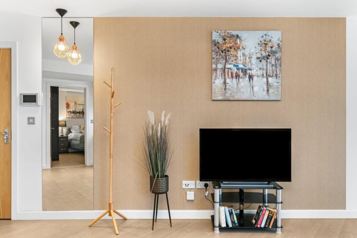 Modern 1 Bedroom Apartment In Woking Town Centre Екстер'єр фото
