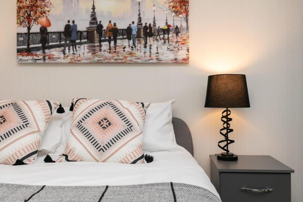 Modern 1 Bedroom Apartment In Woking Town Centre Екстер'єр фото