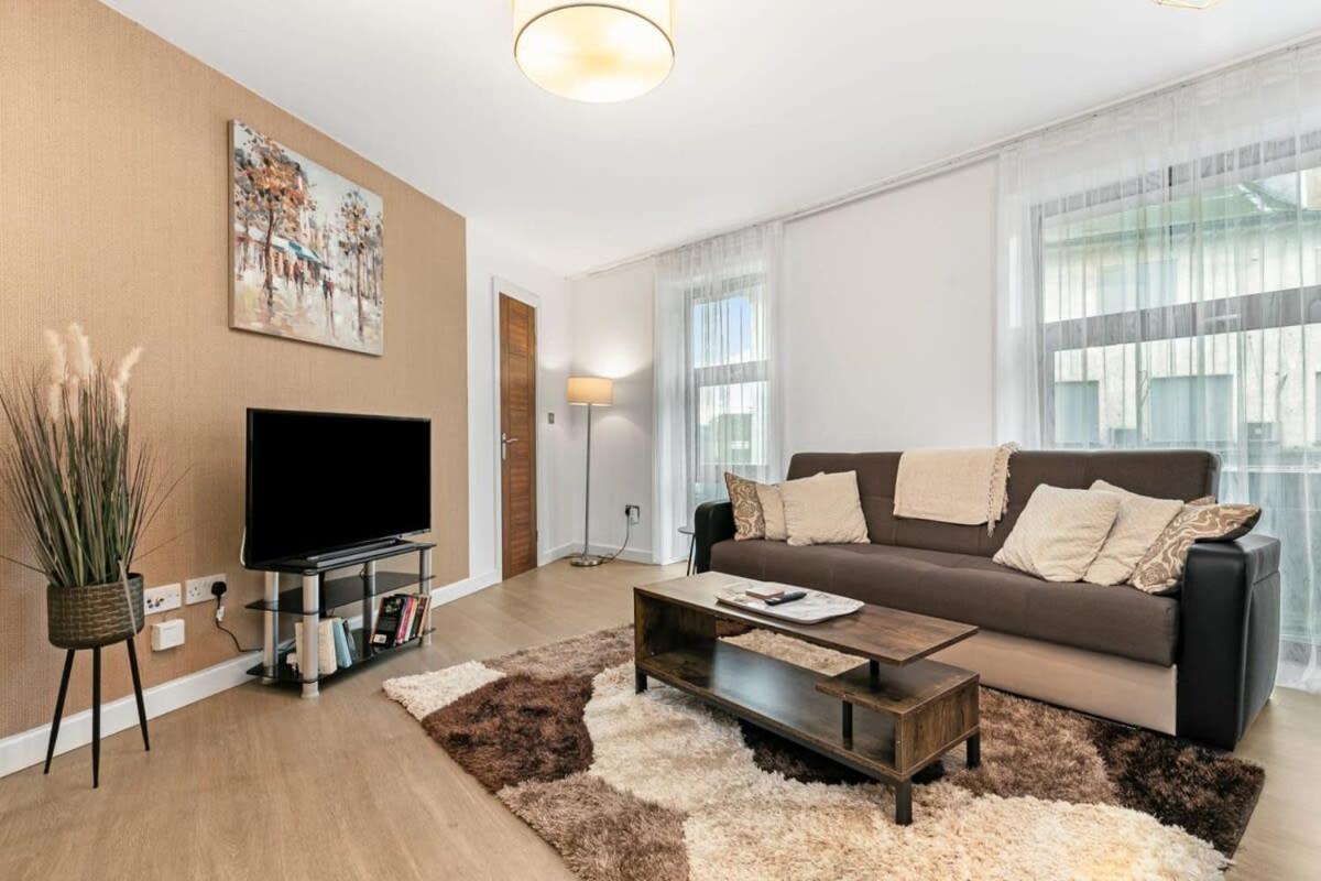 Modern 1 Bedroom Apartment In Woking Town Centre Екстер'єр фото