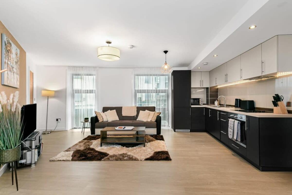 Modern 1 Bedroom Apartment In Woking Town Centre Екстер'єр фото